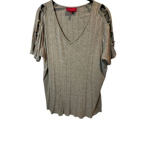 Jennifer Lopez Tee with metal links